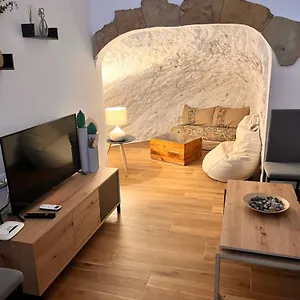 https://apartamentos-el-peligro-3-la-cueva.es-andalucia.com